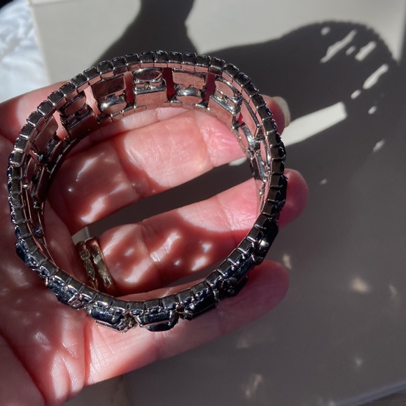 Stretch puzzle bracelet. Black prong set lucite stones. As perfect as new. - Picture 3 of 4